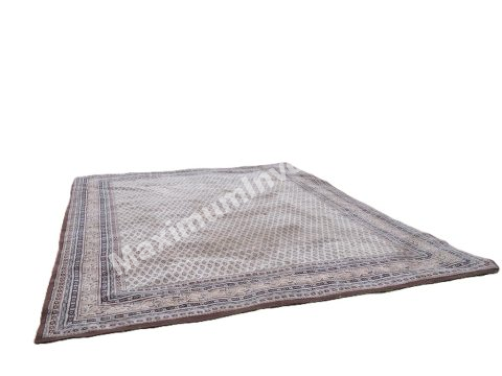 Perský koberec hnědý