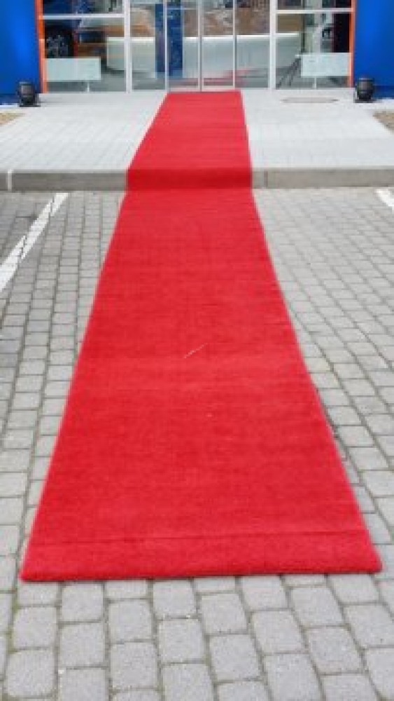 koberec červený 13,5x1m (role)