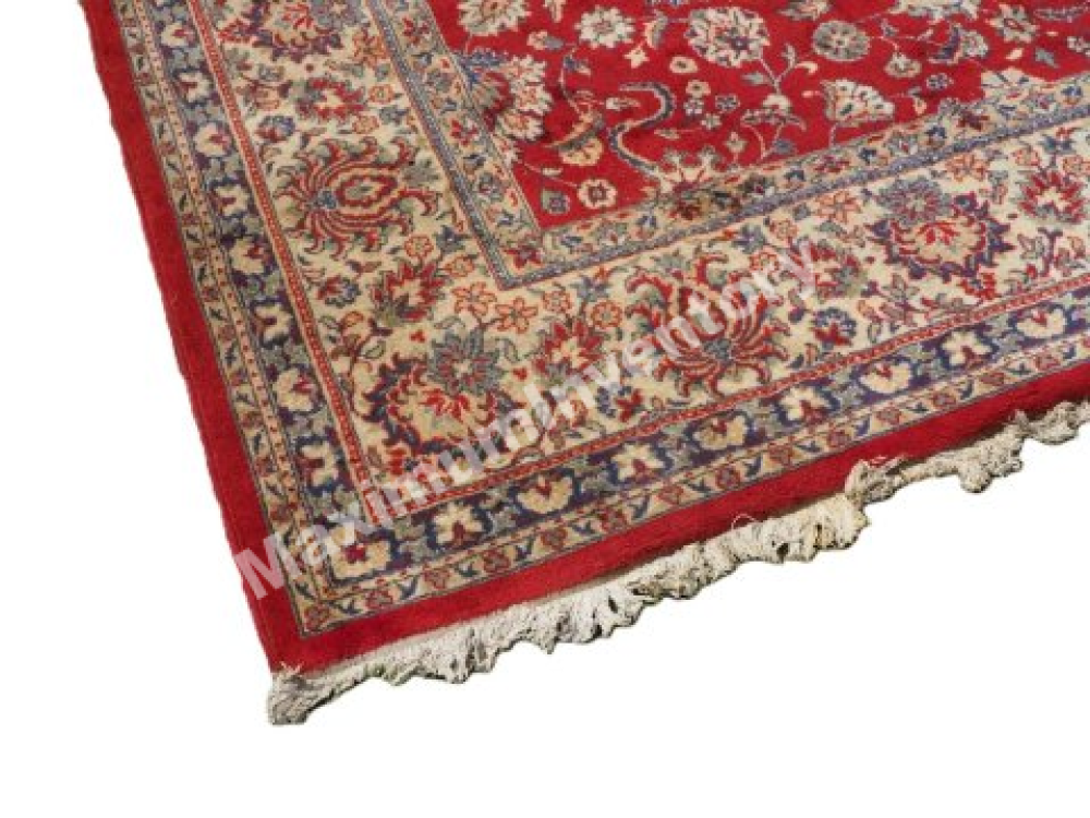 Perský koberec červený s třásněmi